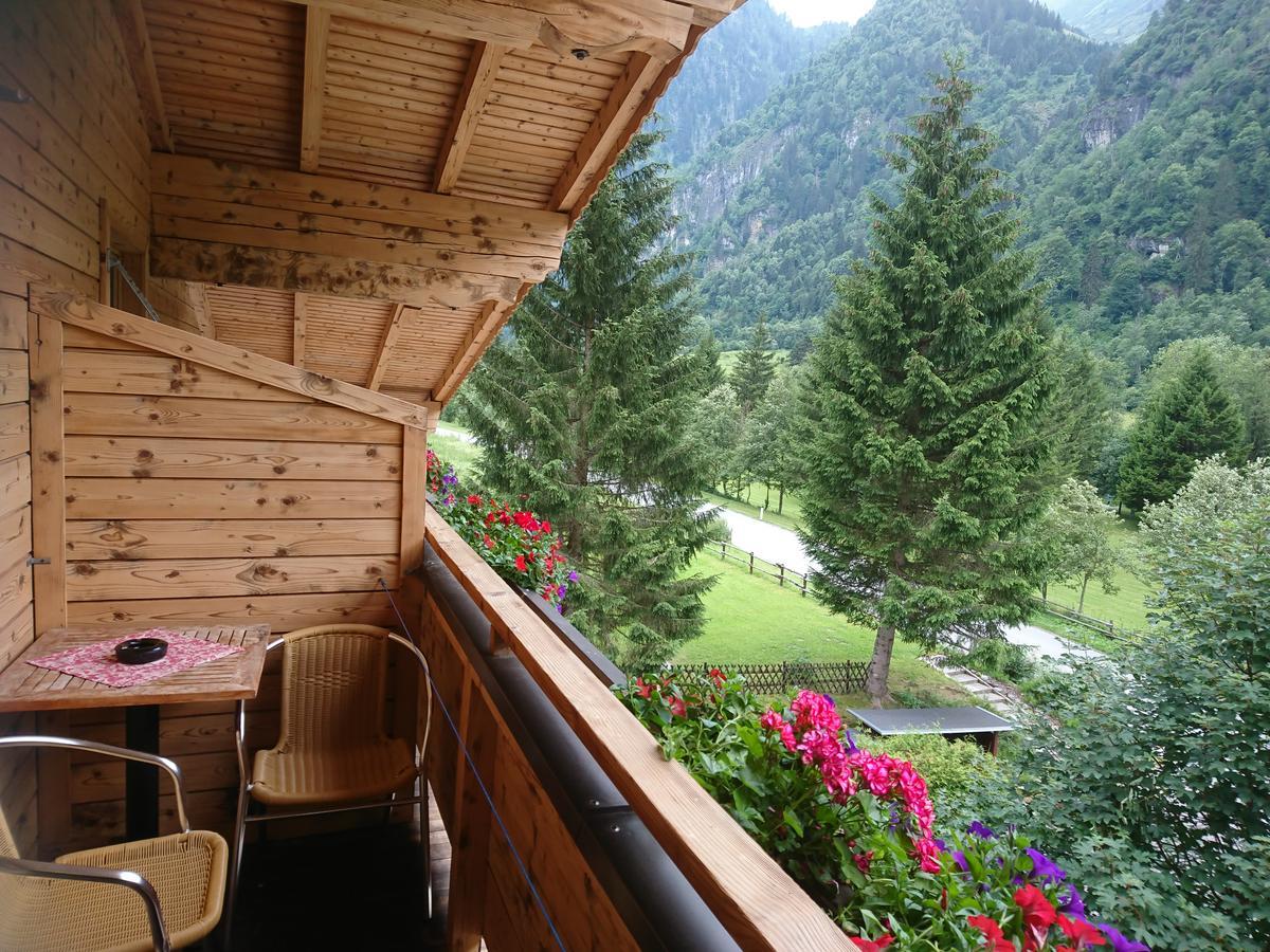 Hotel Kuenstleralm Капрун Экстерьер фото